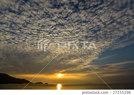 Setting sun 27255296