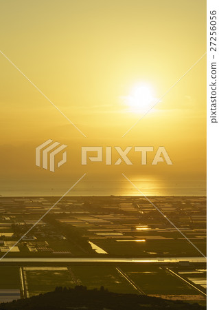 From the hill of Narcissus in the middle of Jinpuzan, you can see the sunset sunset over Unzen Futenakage, Ariake Sea, Yokohima reclamation and night view of Tamana city From the hill of Narcissus in the middle of Jinpuzan, you can see the sunset sunset over Unzen Futenakage, Ariake Sea, Yokohima reclamation and night view of Tamana city 27256056