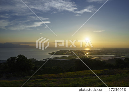 從金浦山中間的Narcissus山上，您可以看到雲仙Futenakage，有明海，Yokohima填海和Tamana市夜景的日落日落 27256058