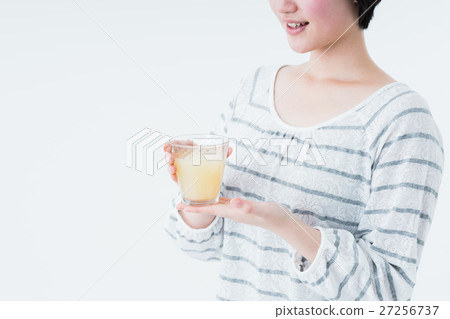 年輕的女士(果汁) 年輕的女士(果汁) 27256737