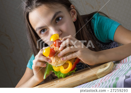 Portrait of a 11 year old girl who eats chisburger Portrait of a 11 year old girl who eats chisburger 27259293