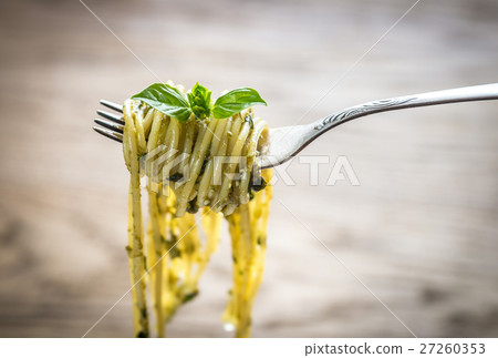 Spaghetti with pesto sauce and basil leaf 27260353
