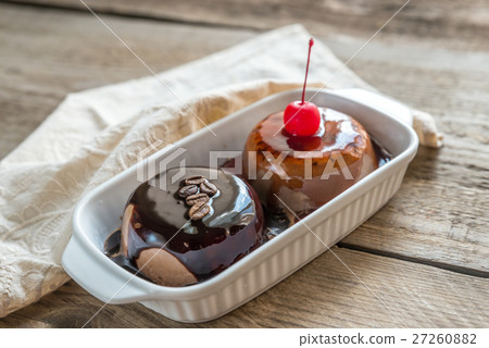 Coffee panna cotta under chocolate and strawberry Coffee panna cotta under chocolate and strawberry 27260882