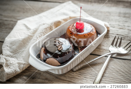 Coffee panna cotta under chocolate and strawberry Coffee panna cotta under chocolate and strawberry 27260883