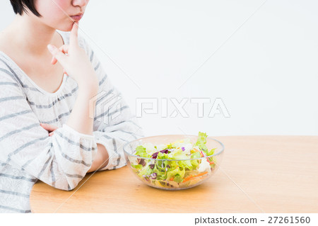年輕女子（沙拉） 27261560