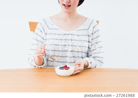 年輕女子(酸奶) 年輕女子(酸奶) 27261988