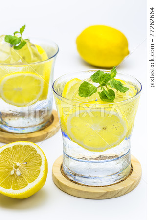 Lemon's carbonated water Lemon's carbonated water 27262664