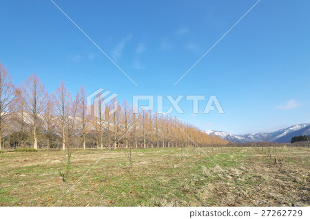 Hubei mountain range of snow melting 27262729