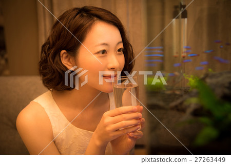 夜間護理美容女性 夜間護理美容女性 27263449