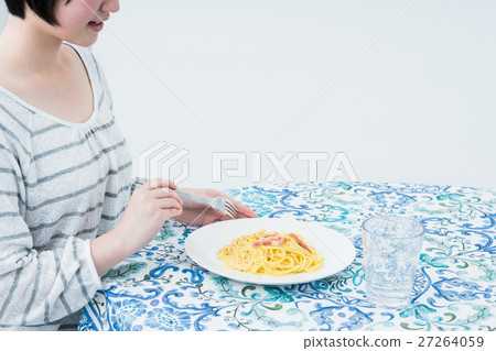 年輕女子(麵食) 年輕女子(麵食) 27264059