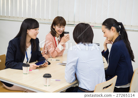Women who hold meetings Women who hold meetings 27265114
