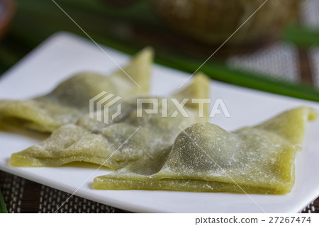 Triangle Matcha Mochi Triangle Matcha Mochi 27267474