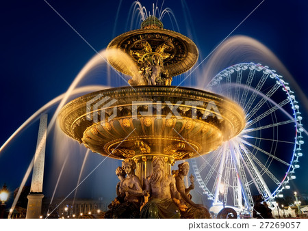 Fountain on square of Concorde 27269057