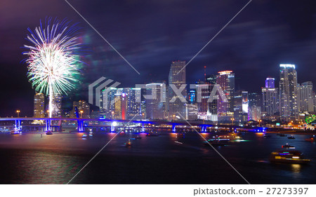 美國佛羅里達州邁阿密市中心的煙花 美國佛羅里達州邁阿密市中心的煙花 27273397