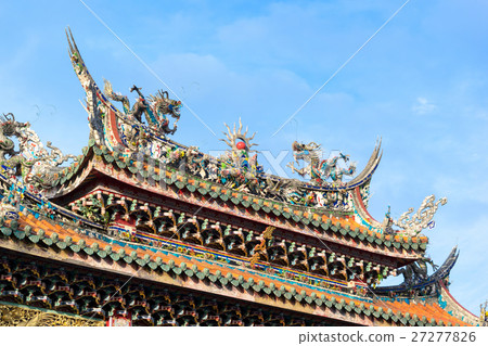 Roof with beautiful decoration of lungshan Roof with beautiful decoration of lungshan 27277826
