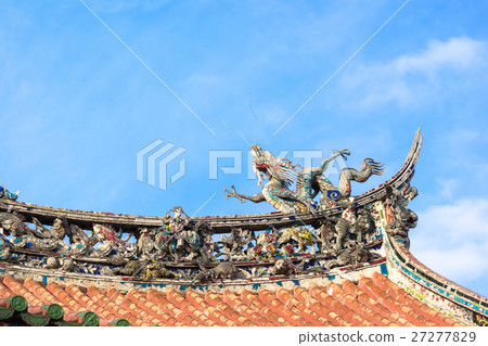 Roof with beautiful decoration of lungshan Roof with beautiful decoration of lungshan 27277829