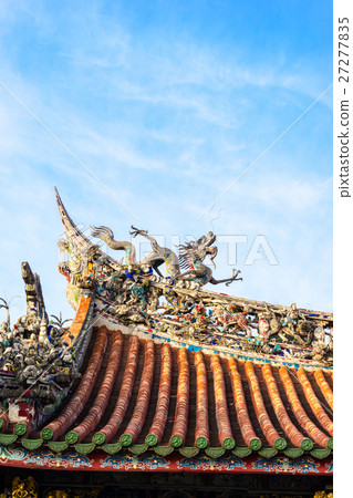 Roof with beautiful decoration of lungshan Roof with beautiful decoration of lungshan 27277835