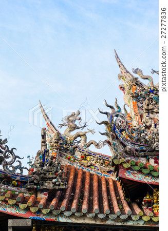 Roof with beautiful decoration of lungshan Roof with beautiful decoration of lungshan 27277836