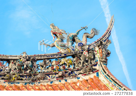 Roof with beautiful decoration of lungshan Roof with beautiful decoration of lungshan 27277838