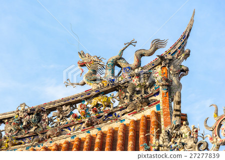 Roof with beautiful decoration of lungshan Roof with beautiful decoration of lungshan 27277839