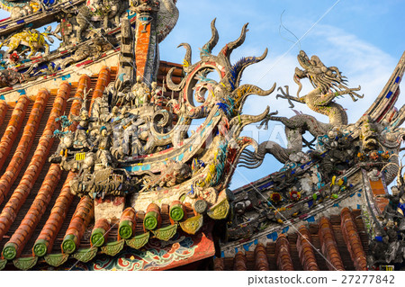 Roof with beautiful decoration of lungshan Roof with beautiful decoration of lungshan 27277842