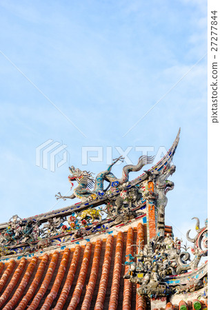 Roof with beautiful decoration of lungshan 27277844