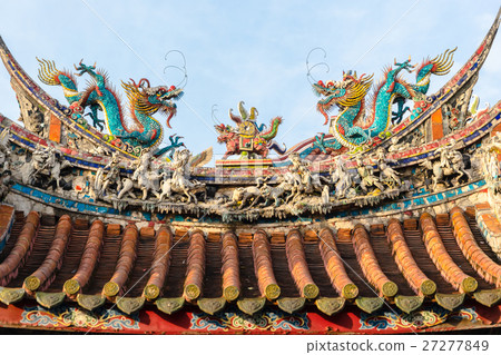 Roof with beautiful decoration of lungshan Roof with beautiful decoration of lungshan 27277849
