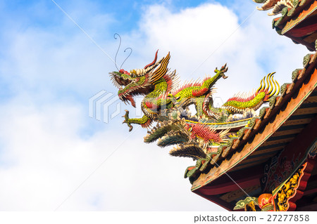 Roof with beautiful decoration of lungshan Roof with beautiful decoration of lungshan 27277858