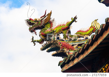Roof with beautiful decoration of lungshan Roof with beautiful decoration of lungshan 27277859