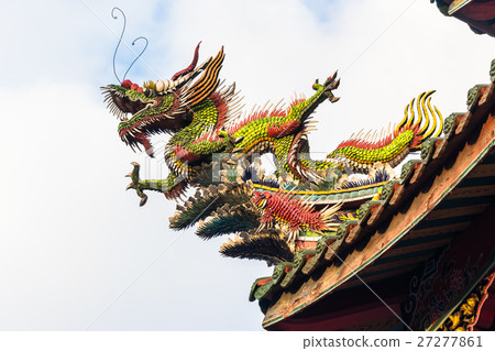 Roof with beautiful decoration of lungshan Roof with beautiful decoration of lungshan 27277861