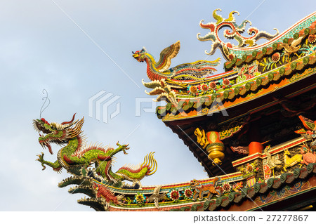 Roof with beautiful decoration of lungshan Roof with beautiful decoration of lungshan 27277867
