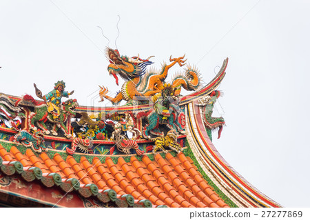 Roof with beautiful decoration of lungshan Roof with beautiful decoration of lungshan 27277869