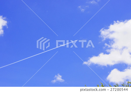 藍天和飛機雲彩 藍天和飛機雲彩 27280544