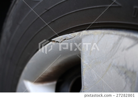 Scratches on the wheel cap Scratches on the wheel cap 27282801