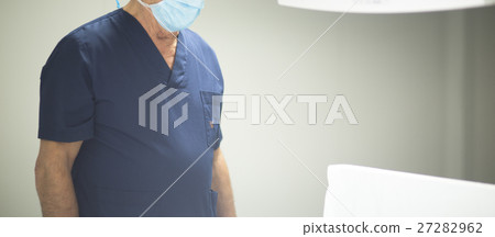 Surgeon in operating theater Surgeon in operating theater 27282962