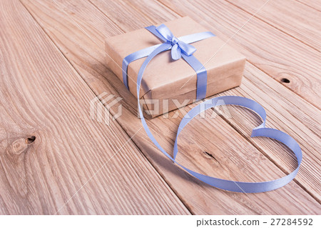 Gift box of kraft paper with ribbon in shape heart Gift box of kraft paper with ribbon in shape heart 27284592