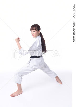 做空手道的女性 27286562