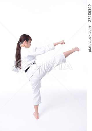 Women who do karate 27286569