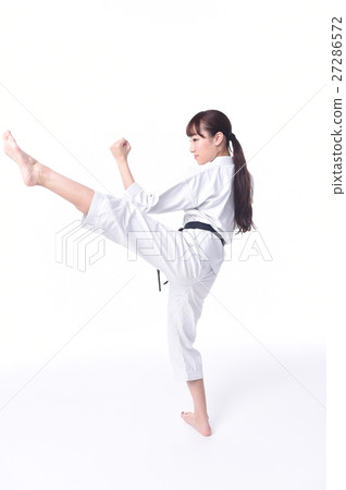 Women who do karate 27286572