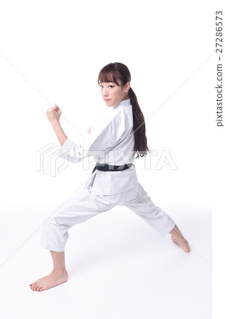做空手道的女性 27286573