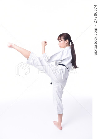 做空手道的女性 27286574