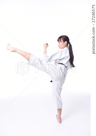 做空手道的女性 27286575
