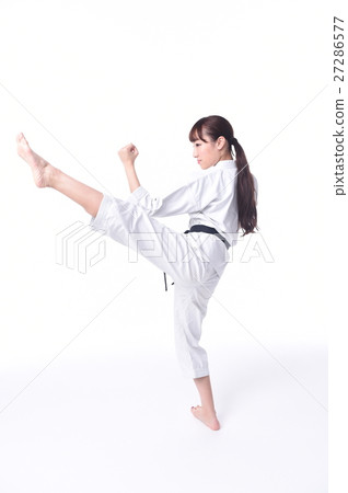 Women who do karate 27286577