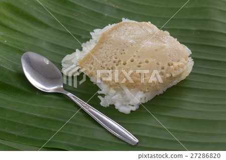 Sticky rice with steamed custard 27286820