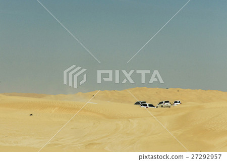 Jeeps traditional Safari Dune Bashing tourists Jeeps traditional Safari Dune Bashing tourists 27292957