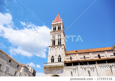 Bell tower of the old capital Trogir St. Lobro cathedral 27293318