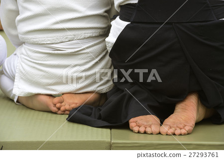 aikido fighter feet on the mat 27293761