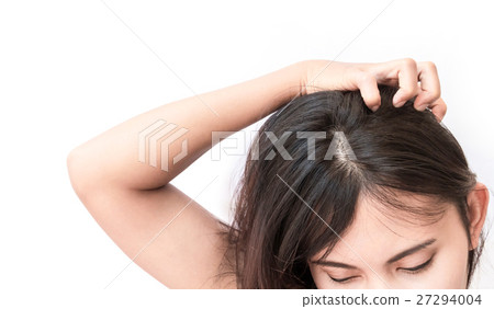 Closeup woman hand itchy scalp, Hair care concept 27294004