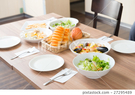 Restaurant lunch Restaurant lunch 27295489