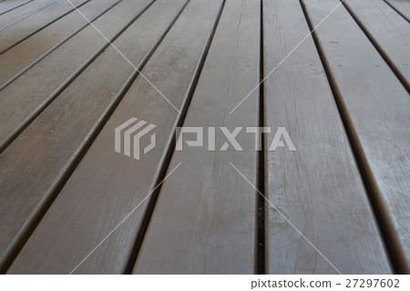 Wood deck 27297602